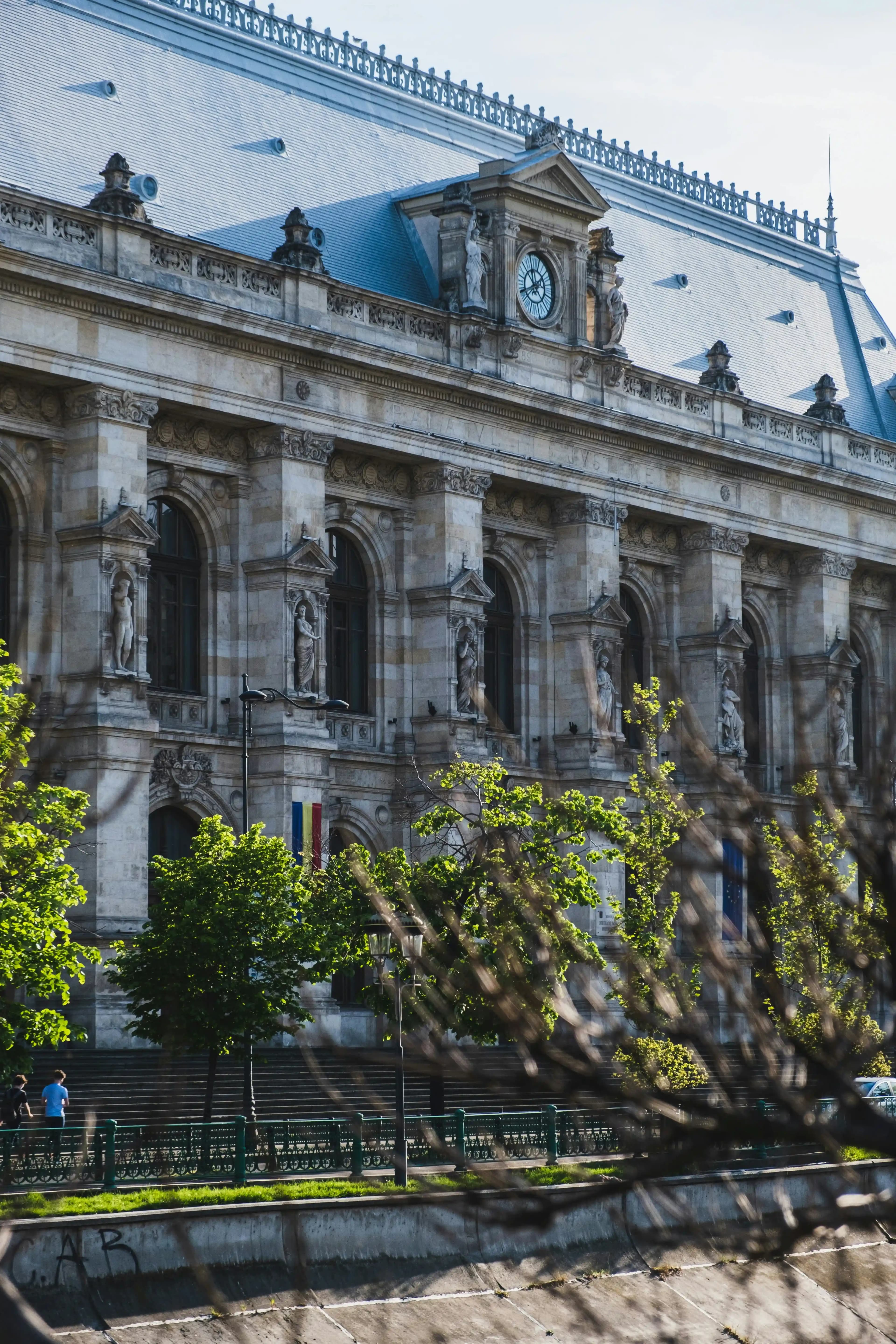 adaptat pieței românești